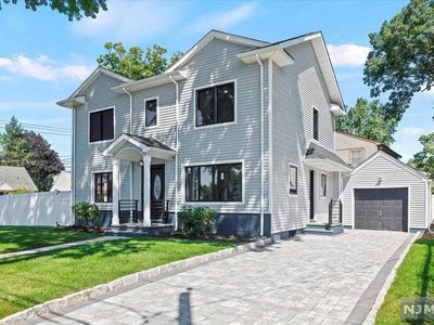 5 Momar Dr, Bergenfield, NJ, 07621