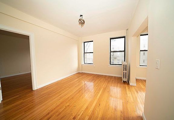 4th image of 2415 28th St APT 3B