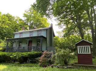 5 Vanderburgh St, Rhinecliff, NY 12572