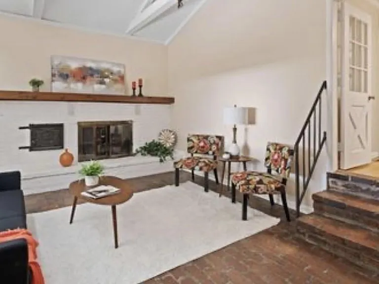 2520 Avalon Cir — Photo 4