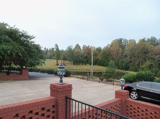 3rd image of 119 Carolina Oaks Dr