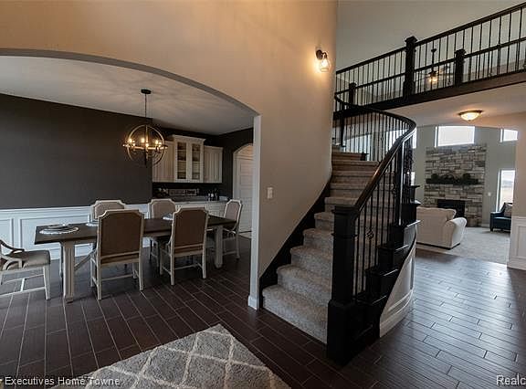 5th image of 54614 Black Hills Ln