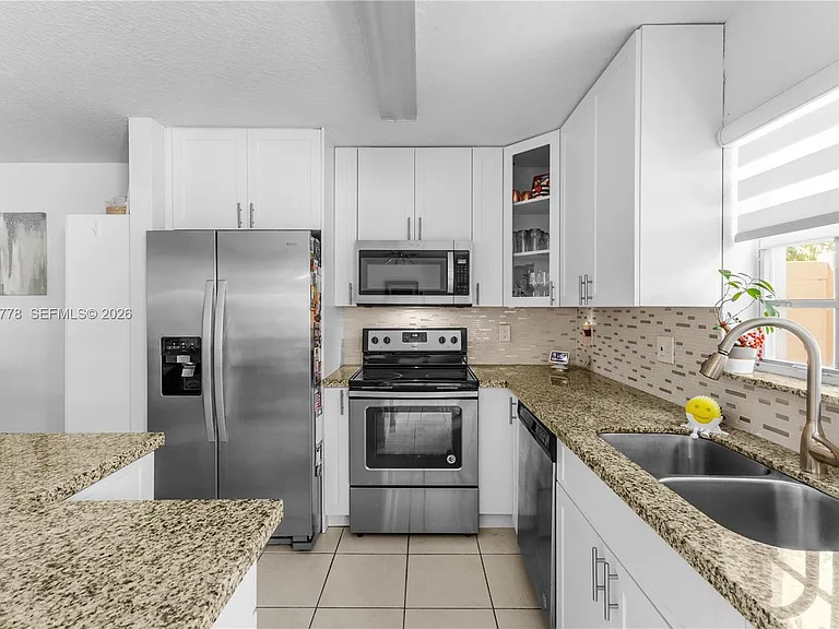 2420 SW 87th Way — Photo 13