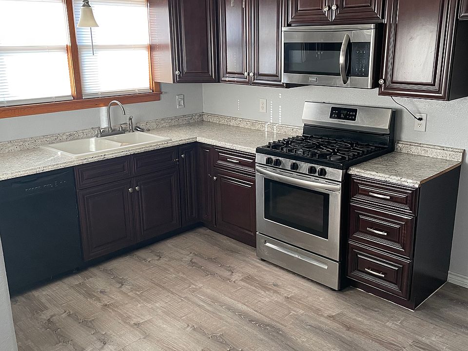 1st image of 604 W 17th St
