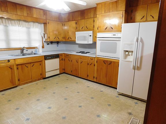 Roomy kitchen with appliances