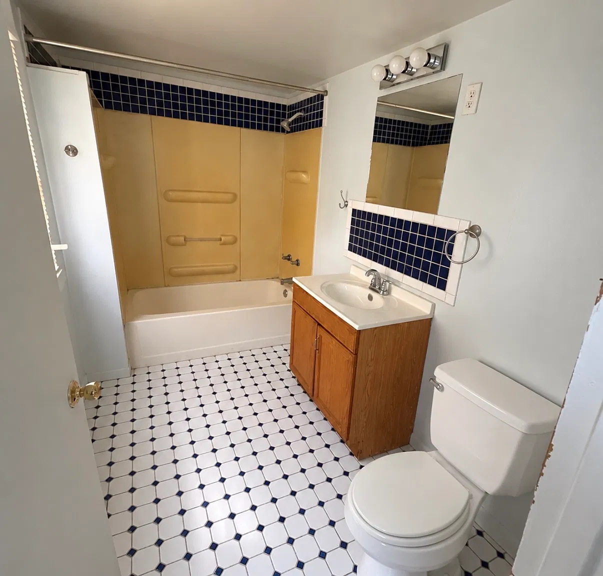 3 bed, 1064 sqft, $1,395 — Photo 2