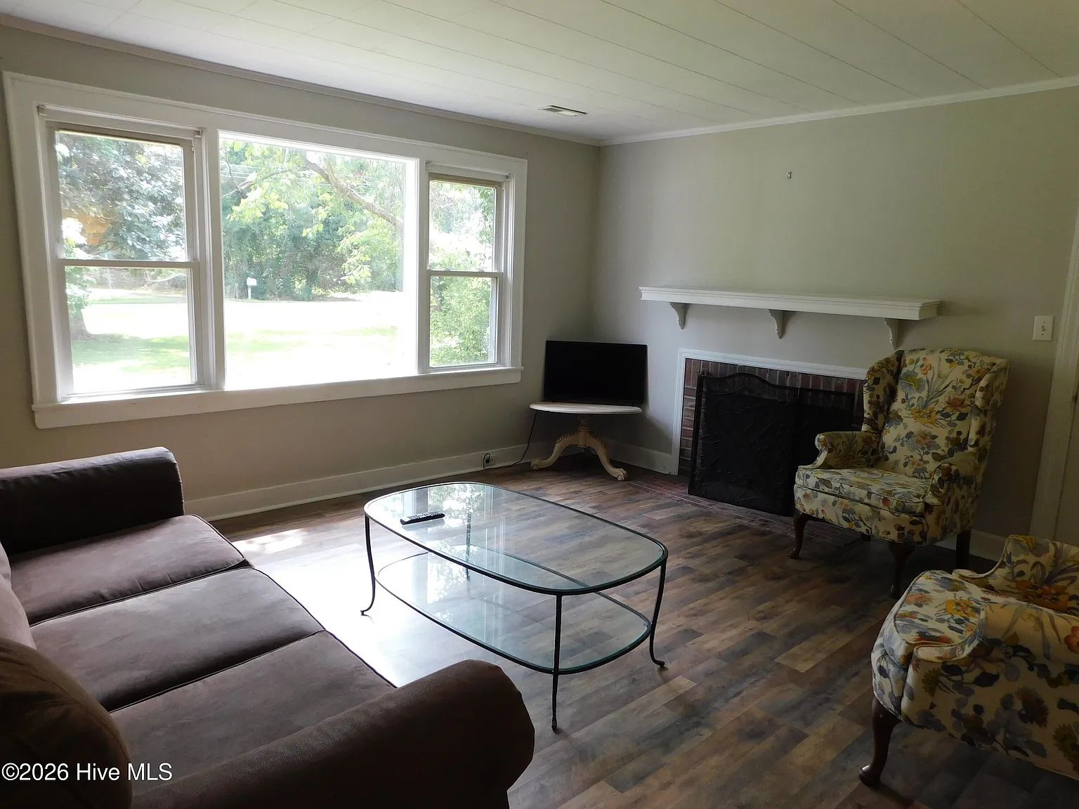 2 bed, 1.0 bath, $1,400 — Photo 3