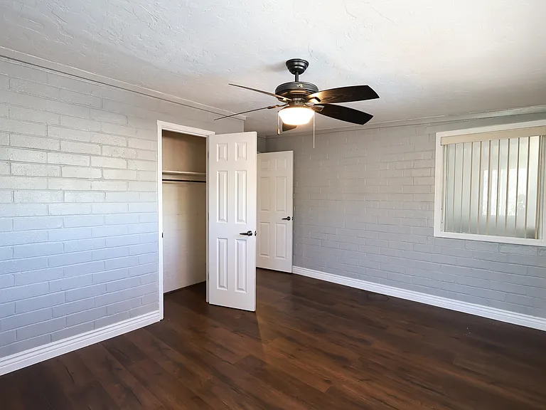 615 E Waverly St — Photo 18