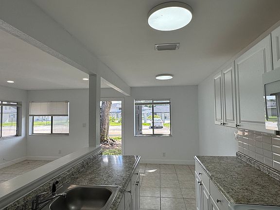 3rd image of 904 E Tiffany Dr APT 2