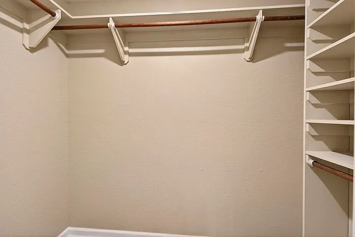 10261 English Manor Dr — Photo 18