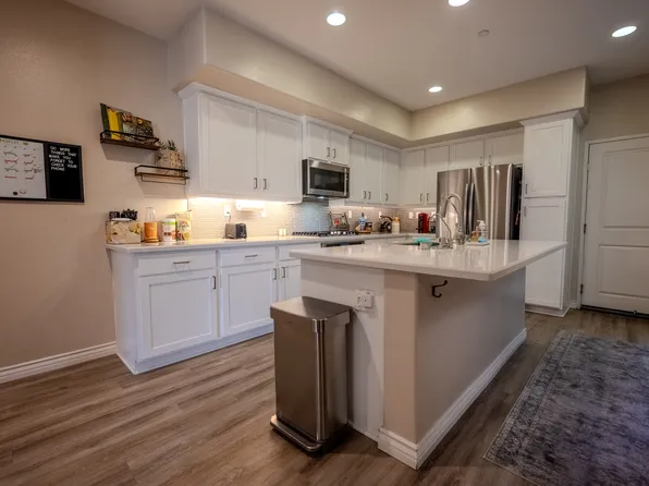 2923 Rocky Mountain Dr, Oxnard, CA 93036