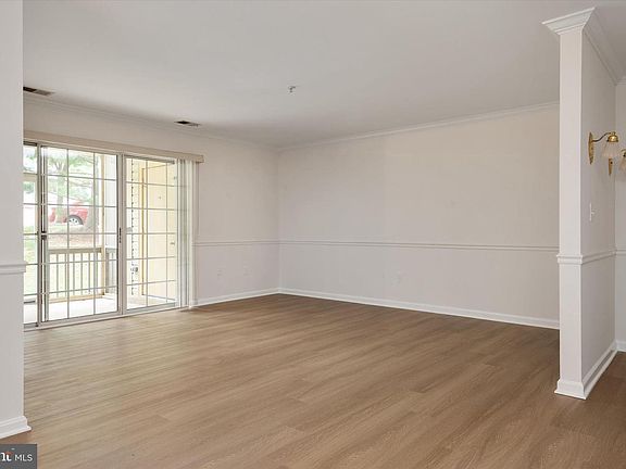 4th image of 302 Blue Water Ct Unit 103