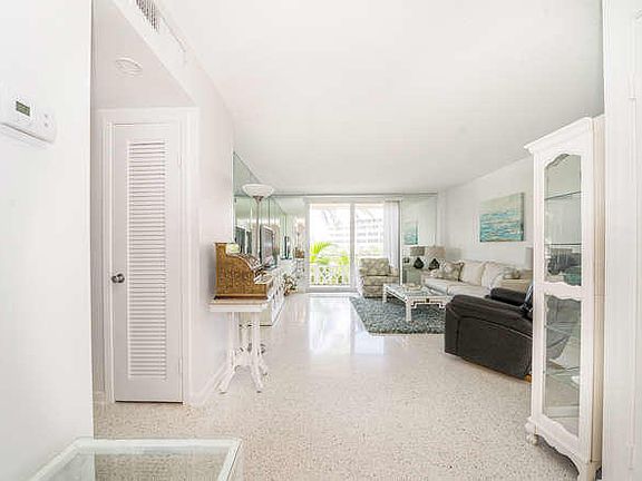 5th image of 139 Sunrise Ave #3040