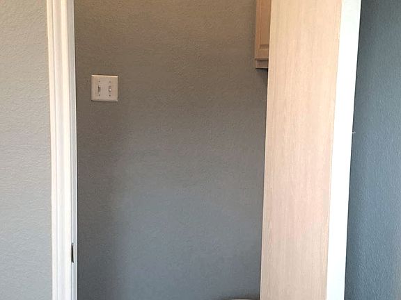 4th image of 111 Stonehaven Pl