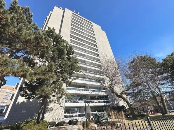 2263 Marine Dr #408, Oakville, ON L6L 5K1