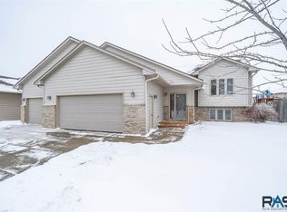 7716 S McMartin Ave, Sioux Falls, SD 57108