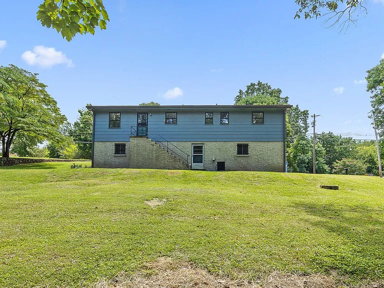 517 Randall St — Photo 32