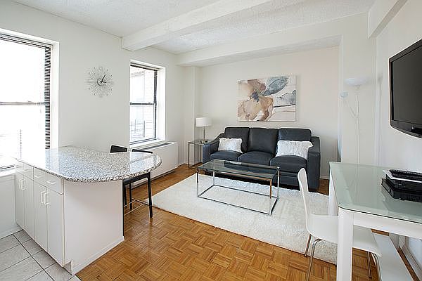 1st image of 150 W 51st St APT 1617