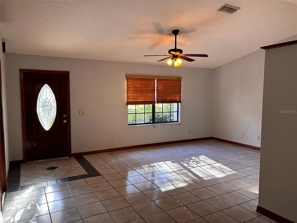 3 bed, 2.0 bath, 1578 sqft, $1,795 — Photo 4