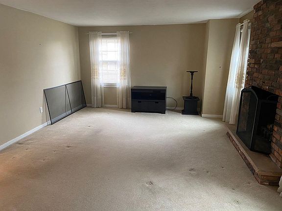 5th image of 217 Conant Dr