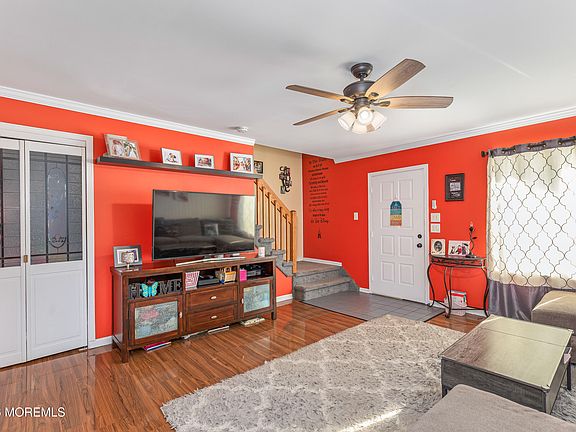 4th image of 211 Sandra Place #211