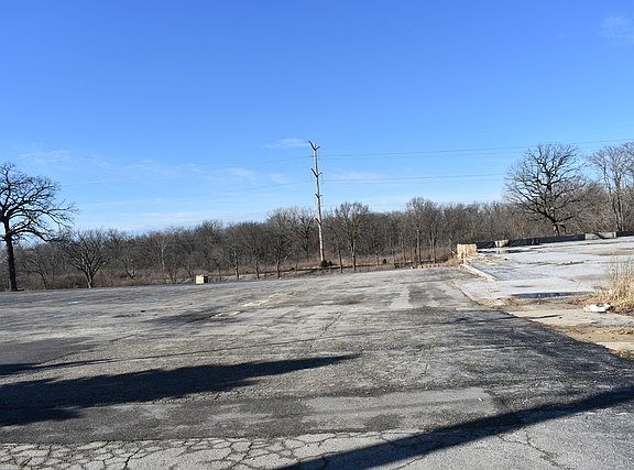 4th image of 8550 Archer Ave