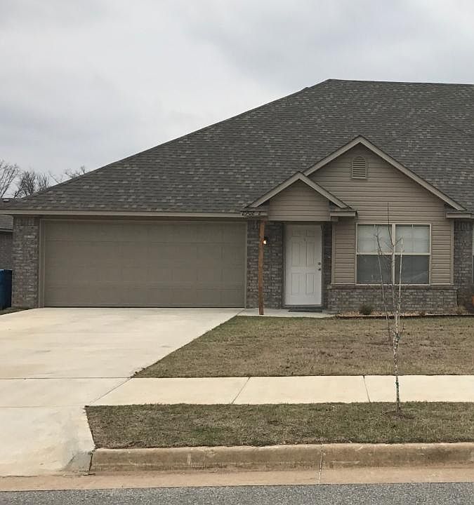 1st image of 2902 SW Deerfield Blvd #2