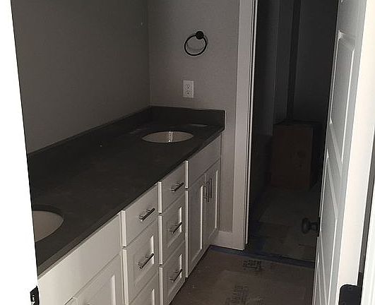 3rd image of 477 N Kern Ave
