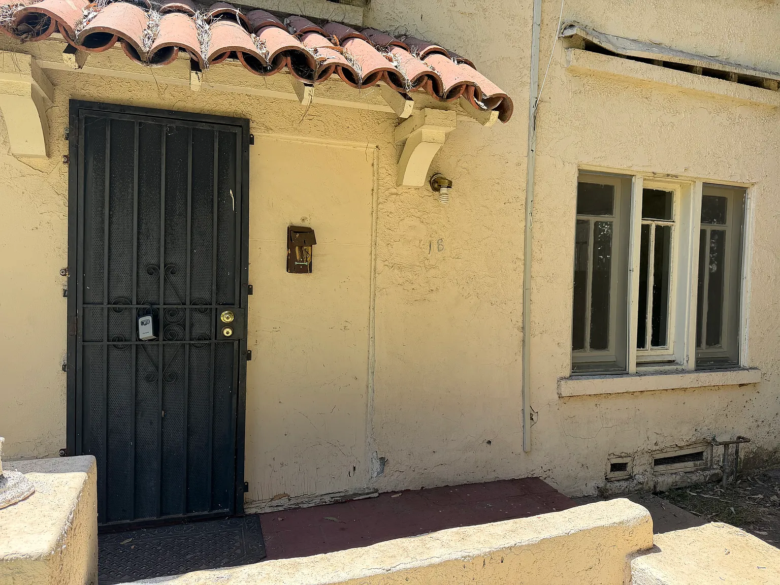 Studio, 450 sqft, $1,600 — Photo 2