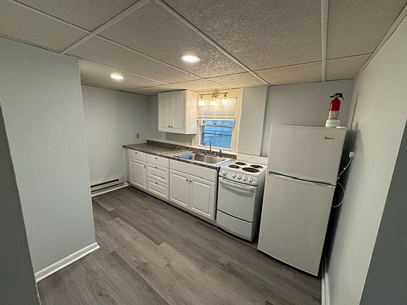 5th image of 27 Berwin St #1