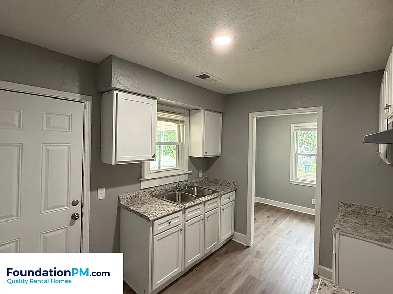 2100 Worthington Cir — Photo 4