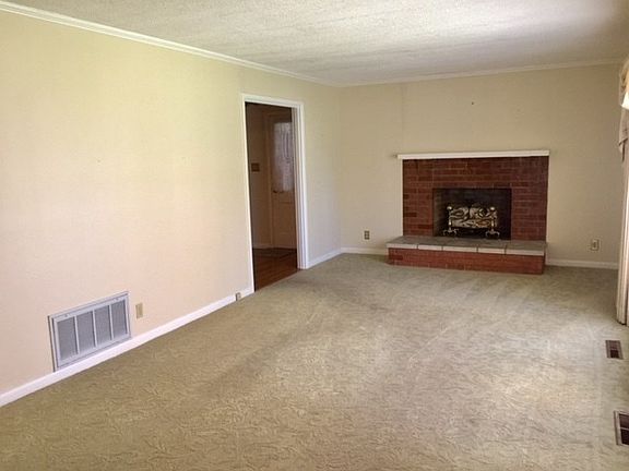 2nd image of 1610 Valley Dr