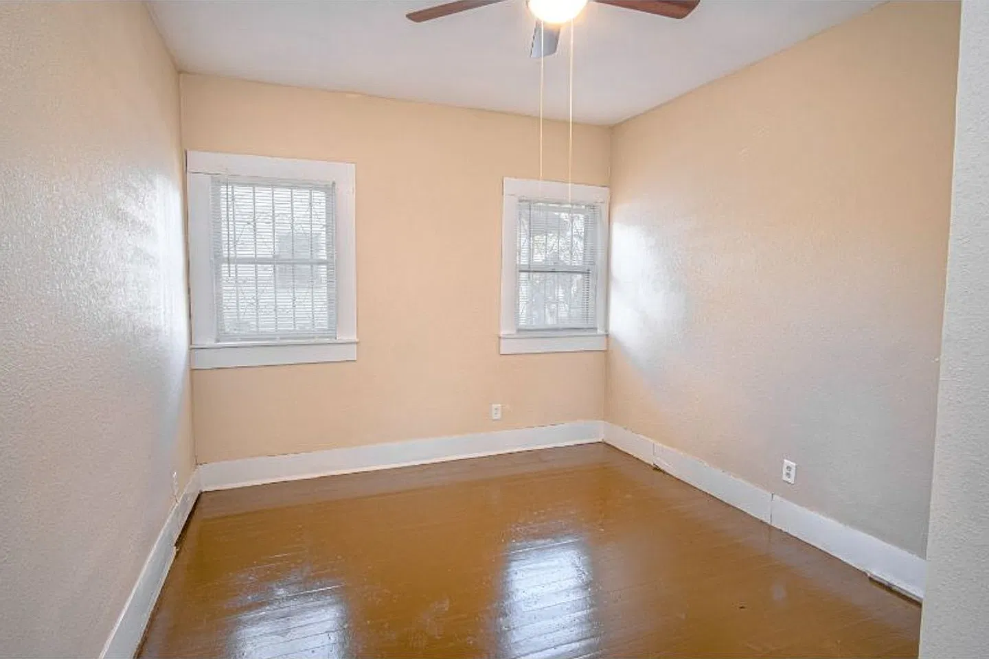 2 BR 1 BA Gorgeous Home Near Downtown — Photo 3