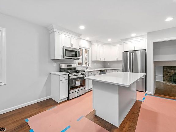 5th image of 70 Wetmore Ave