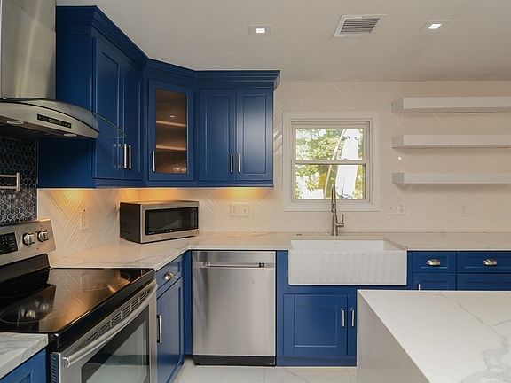 5th image of 86 Essex St