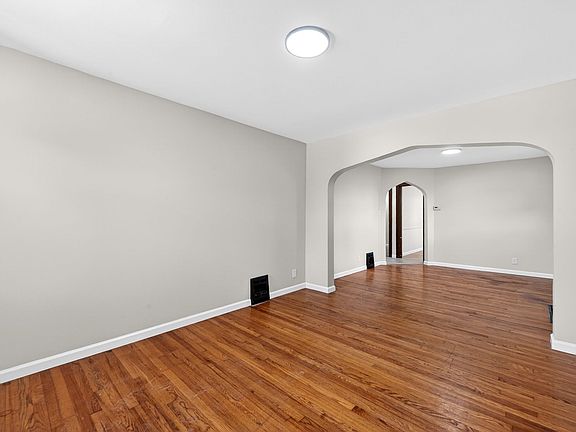 4th image of 304 Bayless Ave