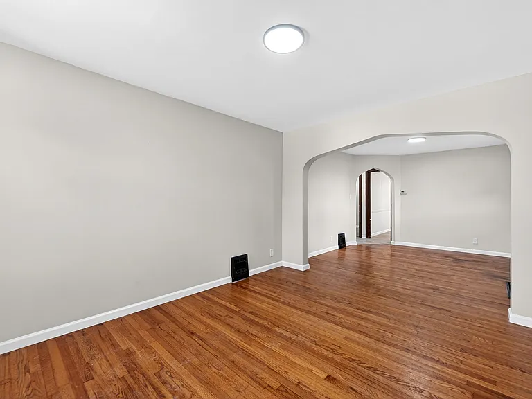 304 Bayless Ave — Photo 4