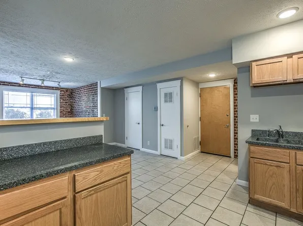 Royal, 315 S 27th Ave APT 1, Omaha, NE 68131