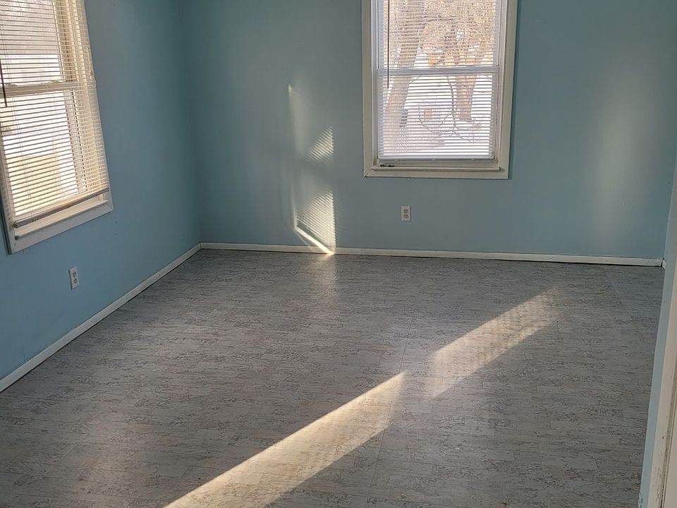 2nd image of 137 Loraine Dr APT 303