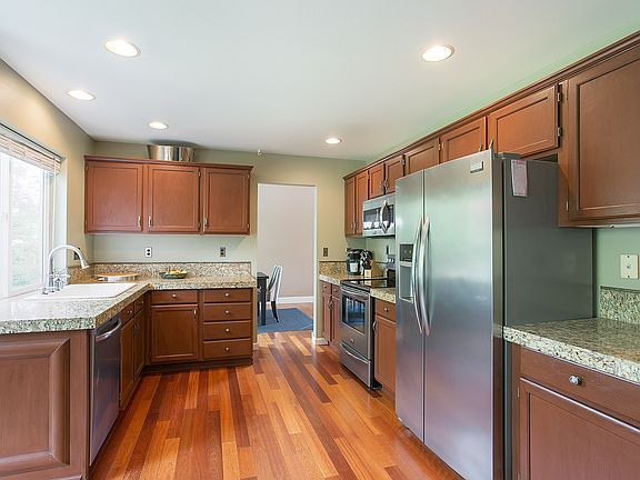 2nd image of 1125 23rd St NW