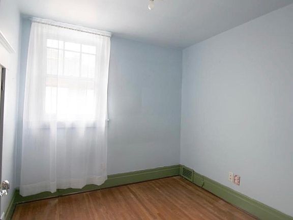 5th image of 165 W Hazeltine Ave