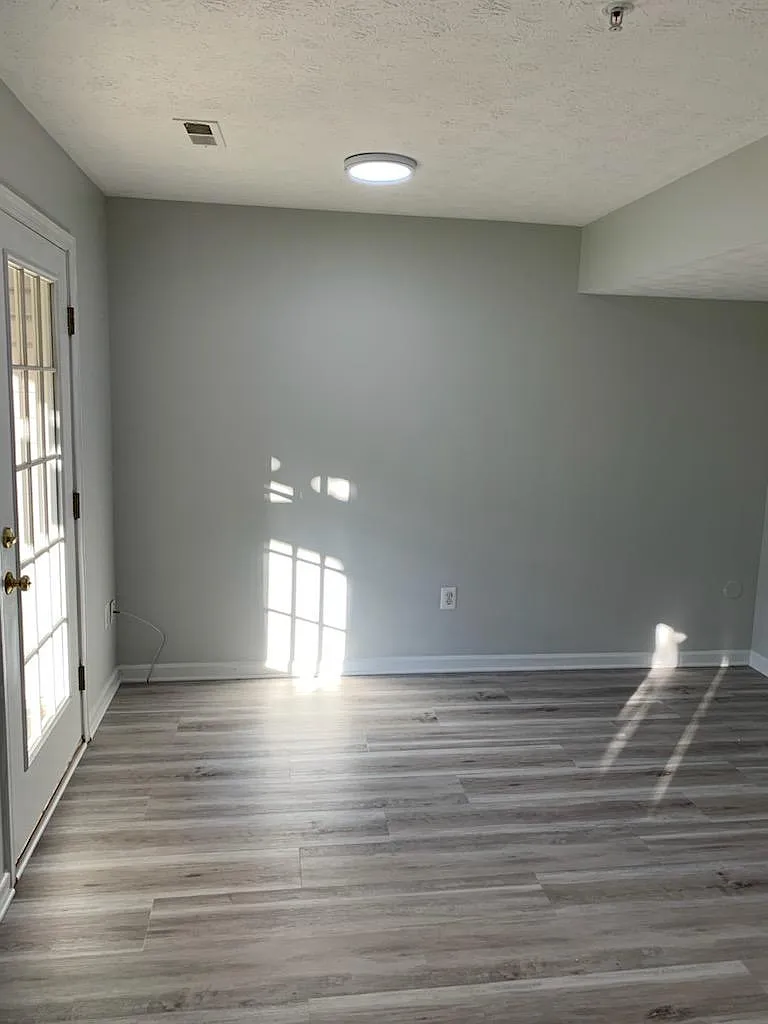 3 bed, 2000 sqft, $2,450 — Photo 3