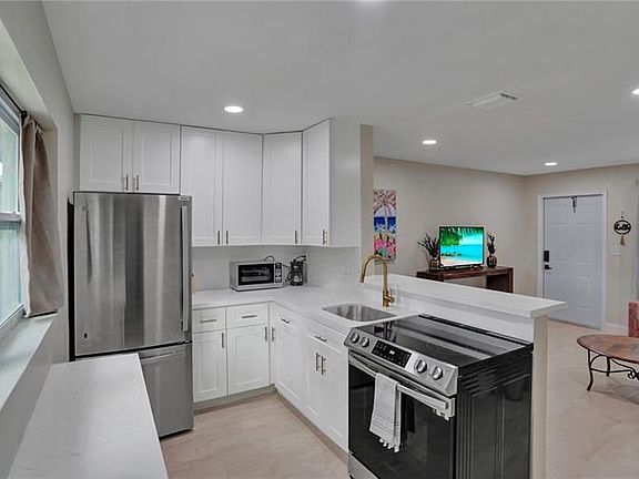 5th image of 3779 NE 10th Ave #3779