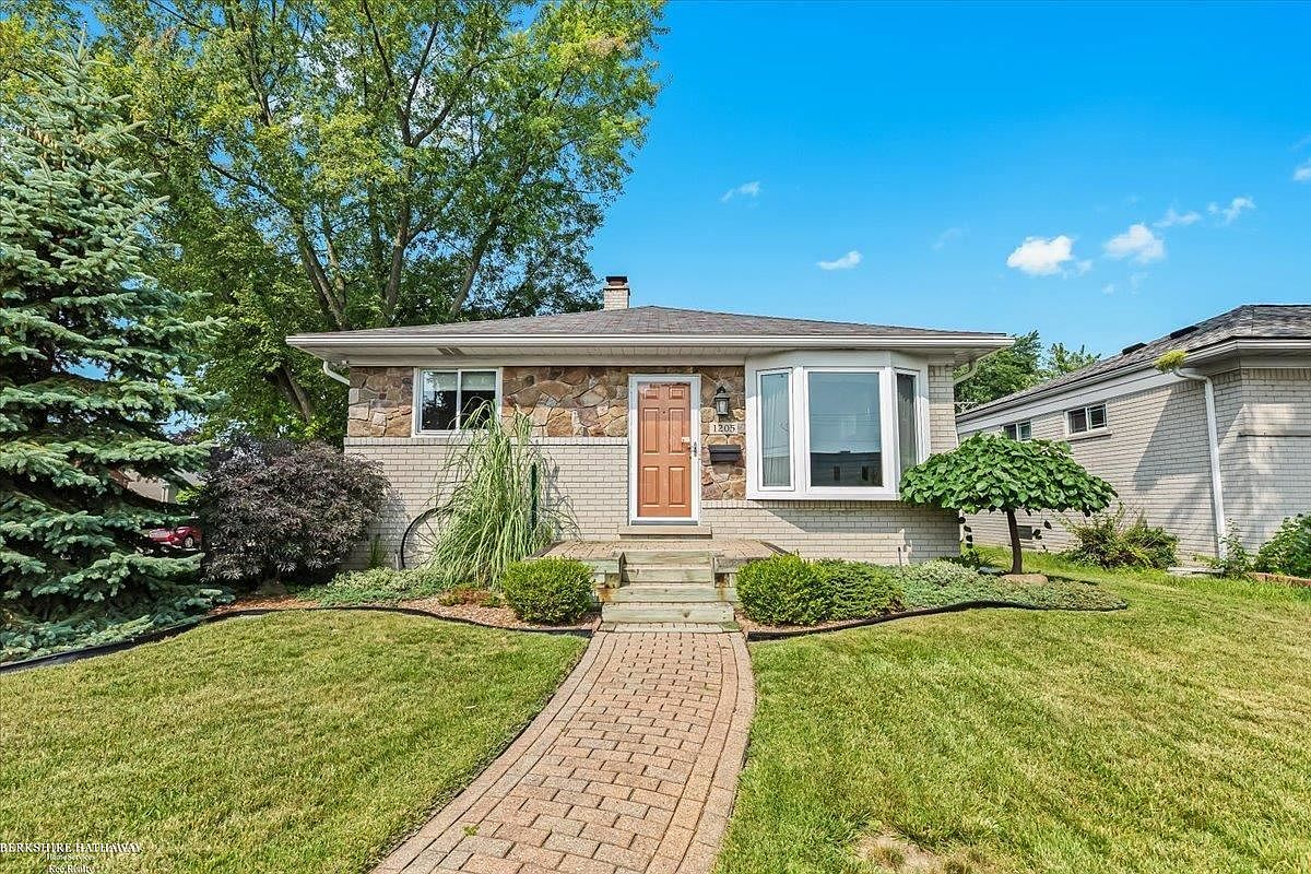 1205 N Main St, Clawson, MI 48017 Zillow