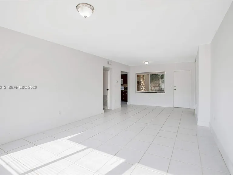 10001 W Bay Harbor Dr #208 — Photo 5