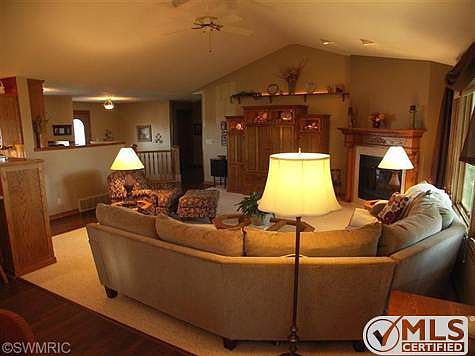 3rd image of 870 Mid Bluff Dr