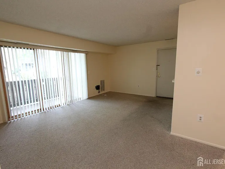 1105 Aspen Dr — Photo 4