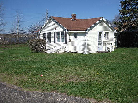 5th image of 70 Edgemere St