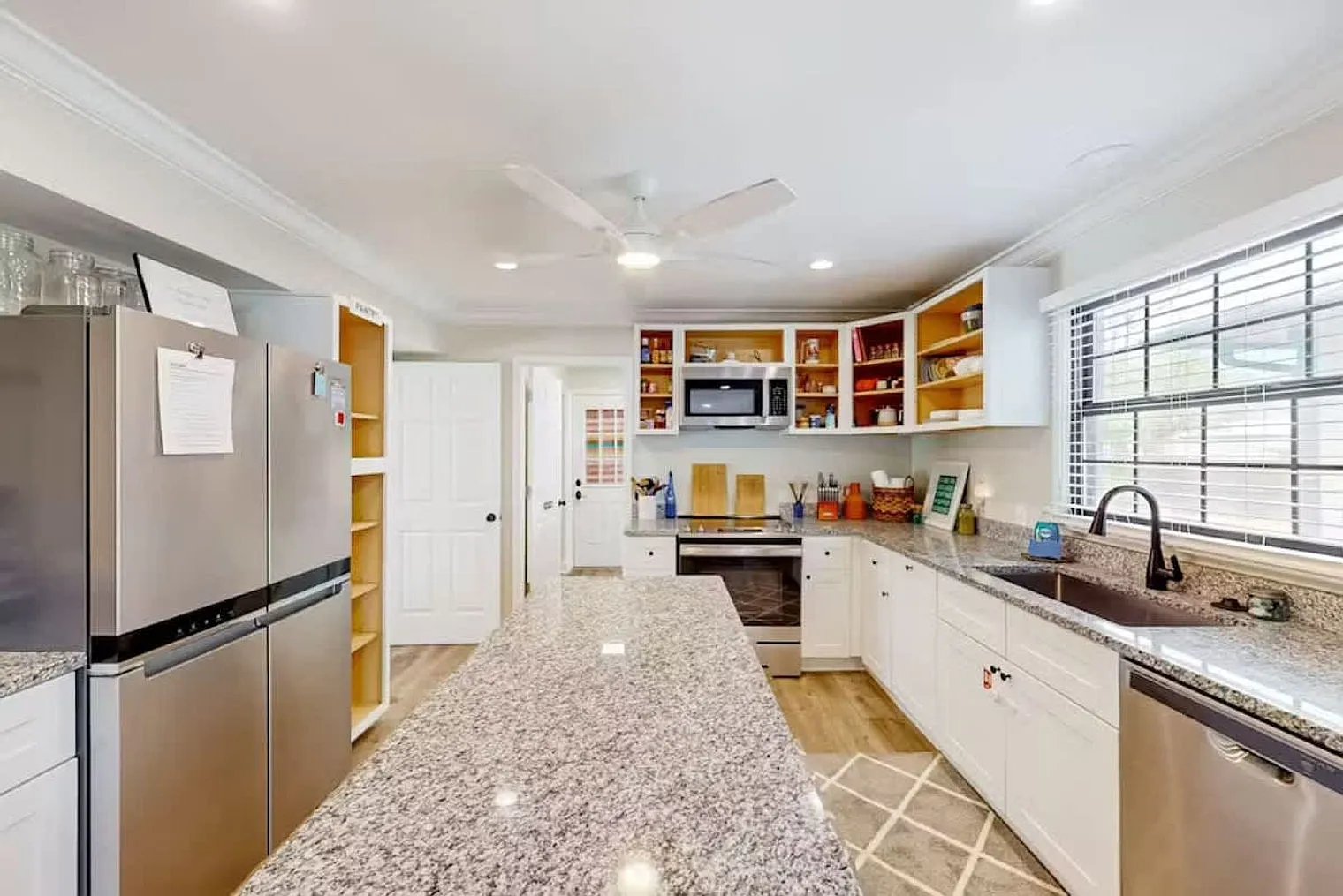 6 bed, 4.0 bath, 3993 sqft, $10,869 — Photo 4