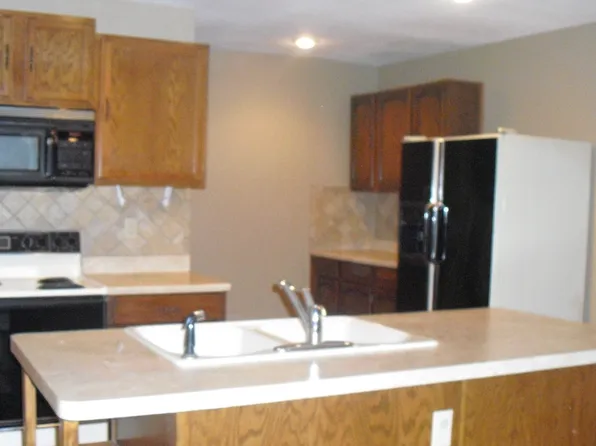 908 Cedar St #D, Pleasant Hill, MO 64080